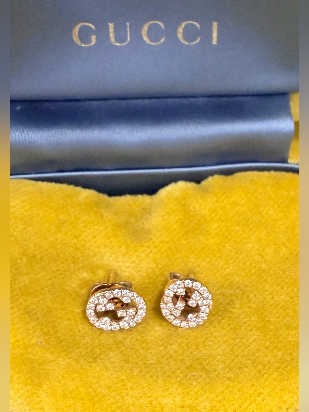 Gucci Yellow Gold Interlocking G Diamond Stud Earrings - Gold